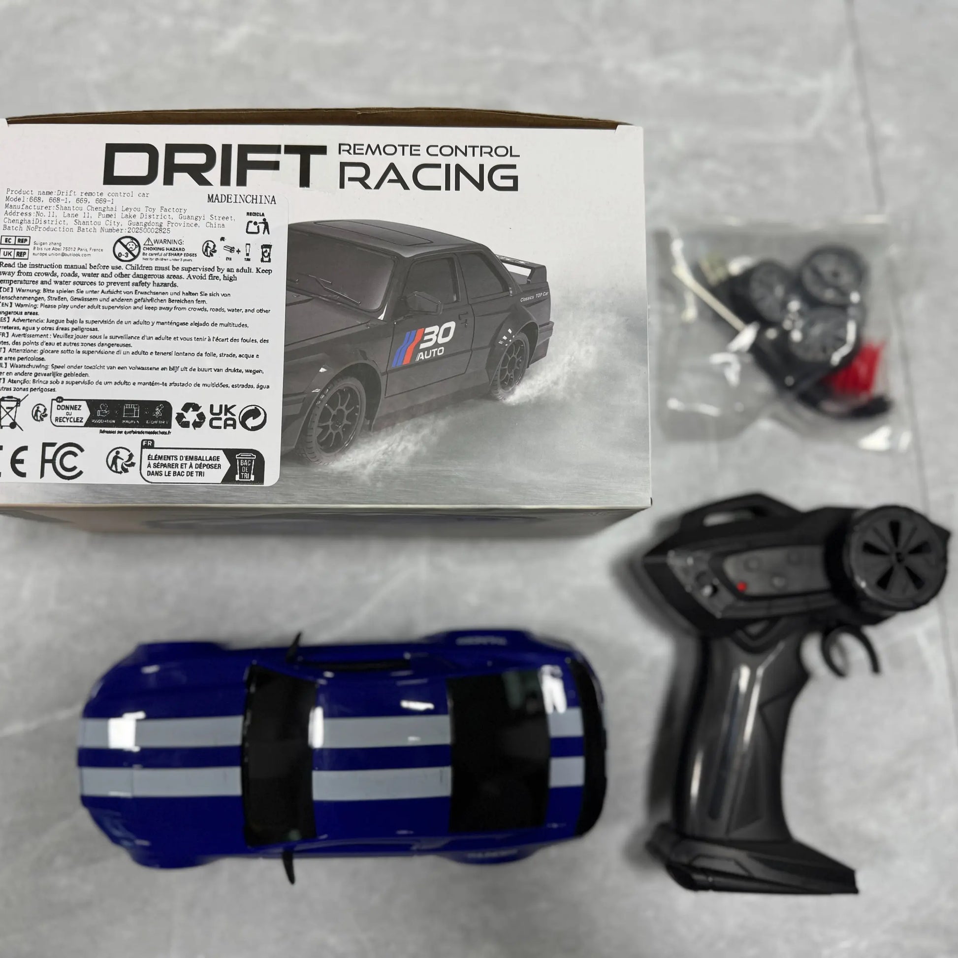 Unleash the Fun with the 1:24 Scale Remote Control Drift Car - 2.4Ghz 4WD RC Car with LED Lights - The Ultimate Birthday Gift for Kids!